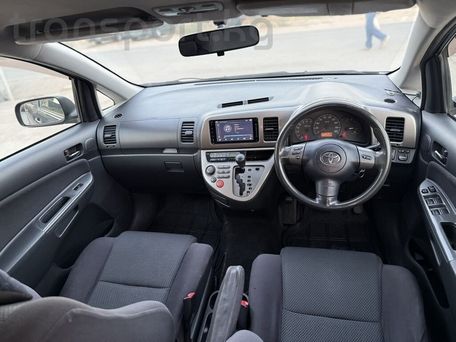 Toyota Wish, 2004 — photo 8