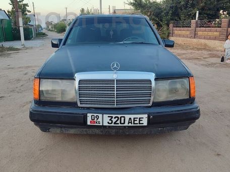 Mercedes-Benz W124, 1990