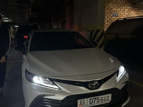 Toyota Camry, 2023 — photo 1
