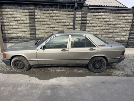 Mercedes-Benz 190 (W201), 1985 — сүрөт 1