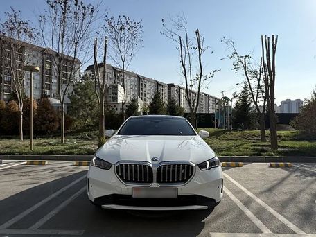 BMW i5, 2023 — 照片 2