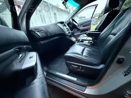 Toyota Harrier, 2005