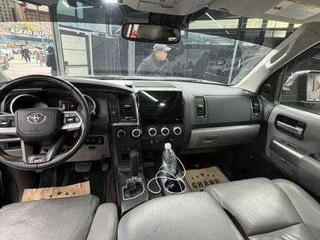 Toyota Sequoia, 2017 — photo 13