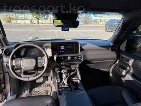 Toyota Land Cruiser Prado, 2024 — photo 8