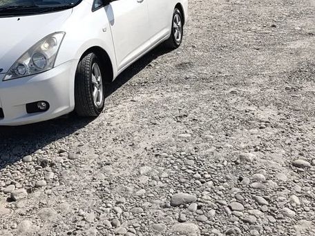 Toyota Wish, 2003