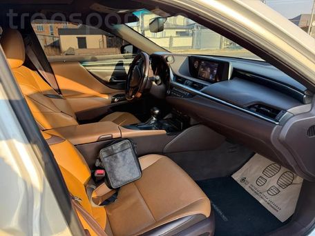 Lexus ES, 2019 — photo 10