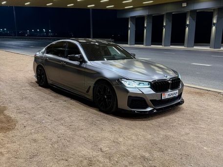 BMW 5 серии, 2022 — 照片 1