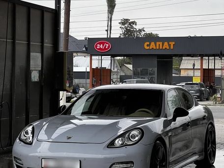 Porsche Panamera, 2011