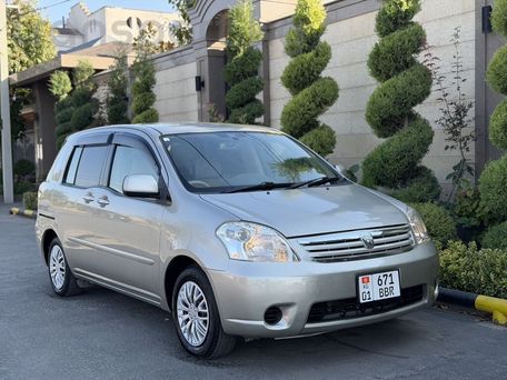 Toyota Raum, 2003 — 照片 1