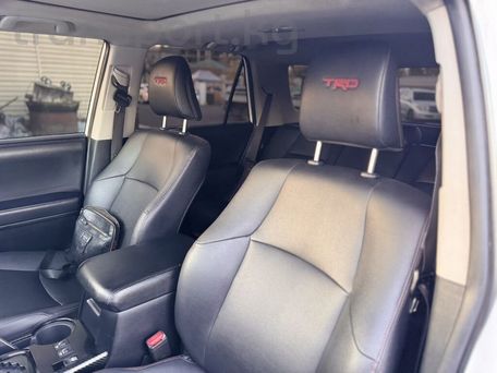 Toyota 4Runner, 2020 — photo 11