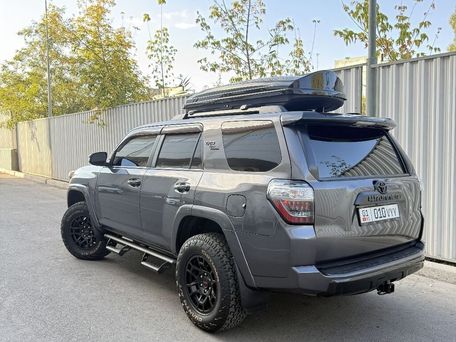 Toyota 4Runner, 2020 — фото 2
