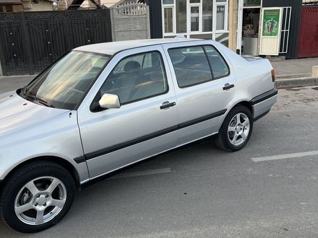 Volkswagen Vento, 1993 — 照片 8
