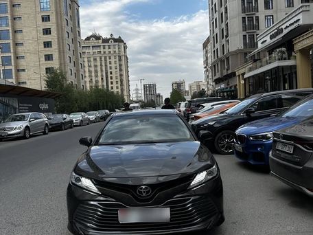 Toyota Camry, 2018 — фото 1