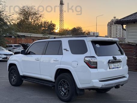 Toyota 4Runner, 2020 — photo 7