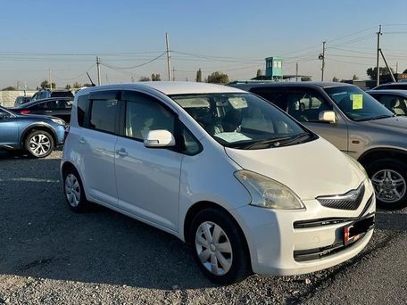 Toyota Ractis, 2006 — photo 1