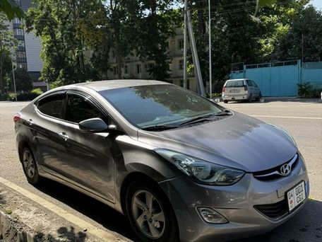Hyundai Avante, 2011 — 照片 1