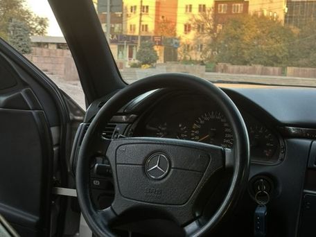 Mercedes-Benz E-Class, 1996 — photo 16