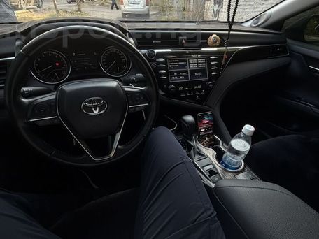 Toyota Camry, 2018 — 照片 2