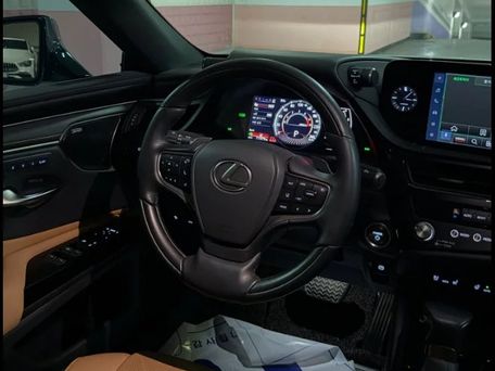 Lexus ES, 2022 — photo 11