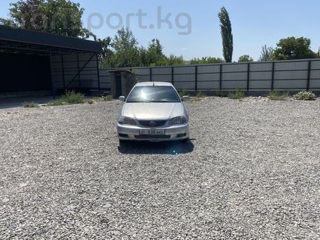 Toyota Avensis, 2001