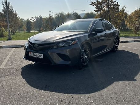 Toyota Camry, 2019 — photo 1