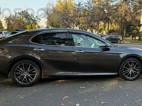 Toyota Camry, 2021 — 照片 3