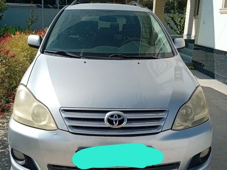 Toyota Avensis Verso, 2004 — 照片 1