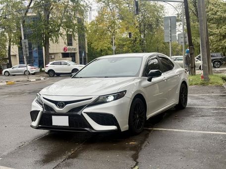 Toyota Camry, 2022 — фото 2