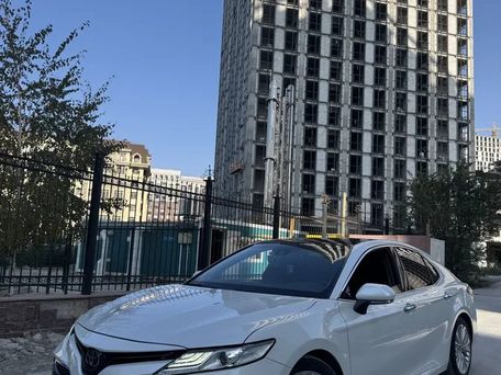 Toyota Camry, 2018 — photo 2