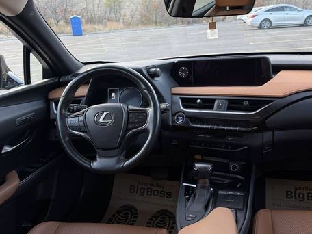 Lexus UX, 2019 — photo 7