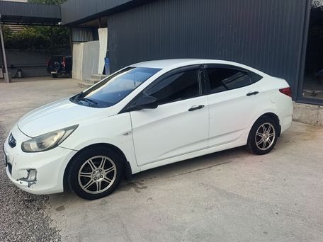 Hyundai Accent, 2014 — photo 3
