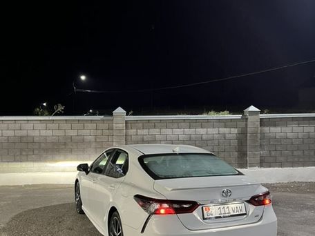 Toyota Camry, 2023 — фото 2