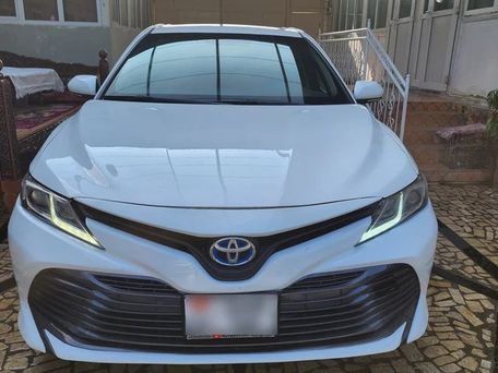 Toyota Camry, 2018 — 照片 1