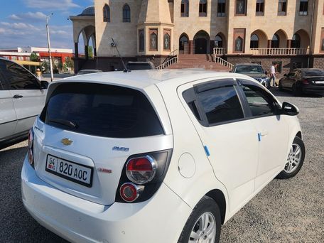 Chevrolet Aveo, 2015 — 照片 3