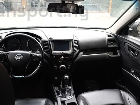 SsangYong Tivoli, 2018 — photo 10
