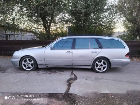 Mercedes-Benz E-Класс, 2001 — 照片 1