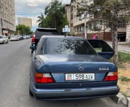 Mercedes-Benz W124, 1987 — photo 1