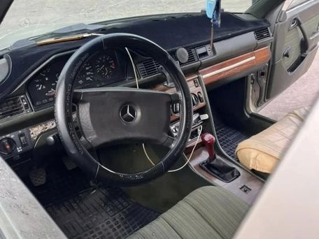 Mercedes-Benz W124, 1988 — сүрөт 7