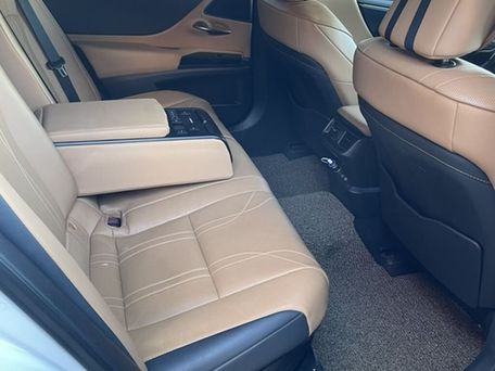 Lexus ES, 2022 — photo 11
