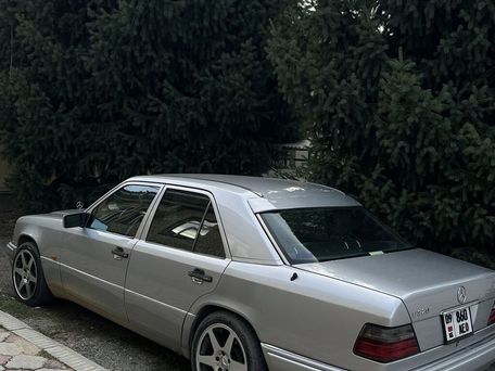 Mercedes-Benz W124, 1995