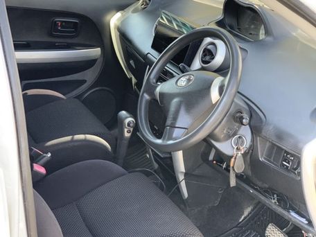 Toyota Ist, 2004 — photo 6