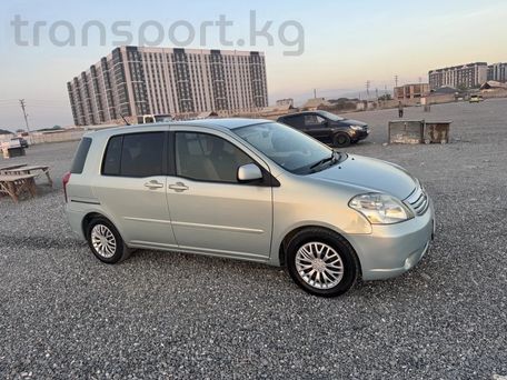 Toyota Raum, 2003 — 照片 1