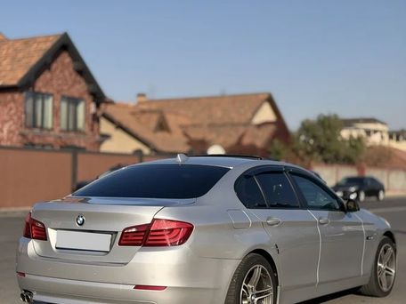 BMW 5 Series, 2010 — photo 4