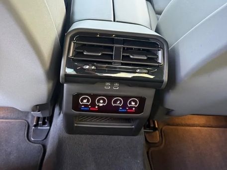 BMW 5 Series, 2025 — photo 8
