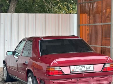 Mercedes-Benz W124, 1983 — сүрөт 2