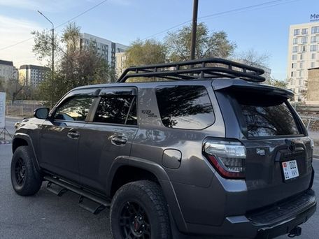 Toyota 4Runner, 2020 — photo 8