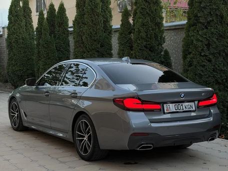 BMW 5 серии, 2022 — 照片 3