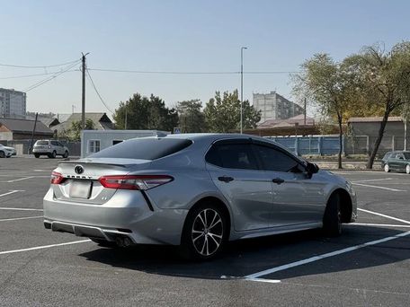 Toyota Camry, 2018 — 照片 7