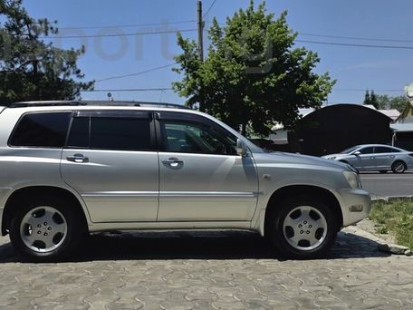 Toyota Kluger, 2001