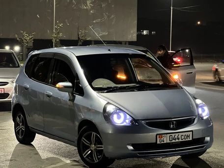 Honda Fit, 2002 — photo 1